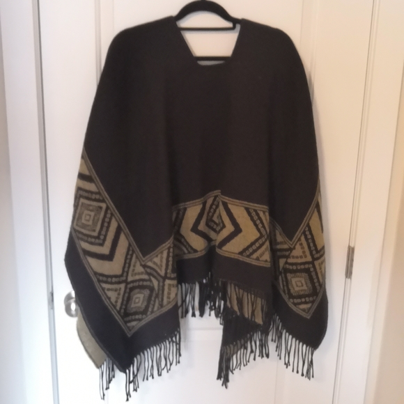 Reversible Shawl - Picture 2 of 4